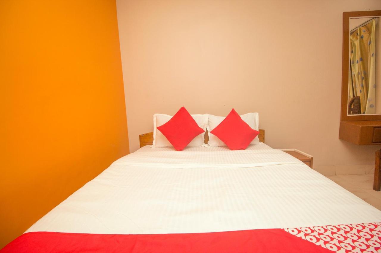 Oyo 48133 Hotel Payel Māldah Eksteriør bilde